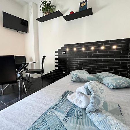 Ferienwohnung Blaxej, Nel Cuore Di Verona, Moderno Ed Elegante, 4 Posti Letto, Wi-Fi, Self Check In Exterior foto