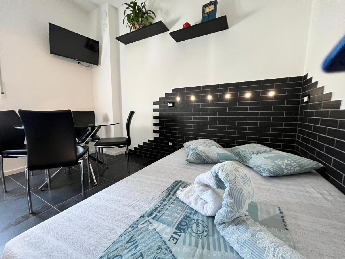 Ferienwohnung Blaxej, Nel Cuore Di Verona, Moderno Ed Elegante, 4 Posti Letto, Wi-Fi, Self Check In Exterior foto