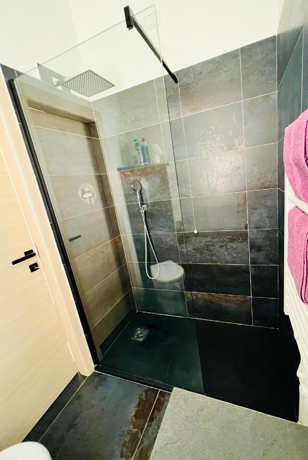 Ferienwohnung Blaxej, Nel Cuore Di Verona, Moderno Ed Elegante, 4 Posti Letto, Wi-Fi, Self Check In Exterior foto